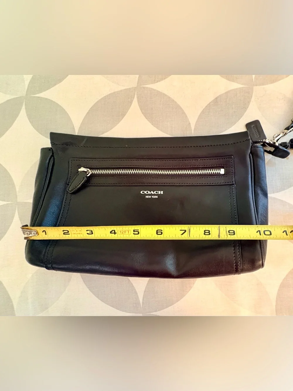 Vintage Coach Leather Large Wristlet / Clutch – Classic, Chic & Versatile (EUC)
